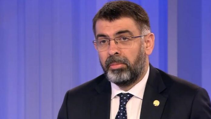 Constituția, adusă la ședința PSD. Juriștii din partid caută un răspuns în 1.650 de pagini la criza politică pe care au provocat-o