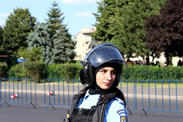 Jandarmerița bătută la protestul din 10 august nu va primi 100.000 de euro daune morale de la agresorii săi. Judecătorii au apreciat că s-ar „îmbogăți injust”