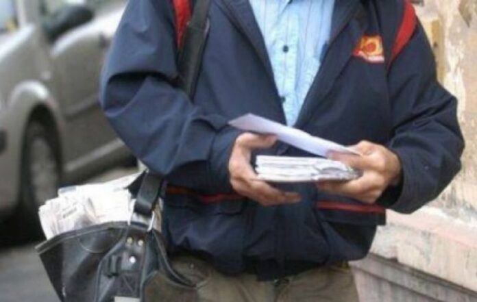 Poștașii distribuie pensiile la domiciliu în perioada pandemiei de coronavirus. Măsurile speciale de protecție