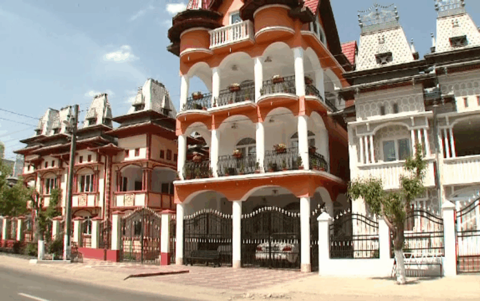 Orașul Țăndărei, păzit de armată pentru că locuitorii săi refuză izolarea. Sunt 800 de persoane întoarse din Germania, Franța Italia și Anglia