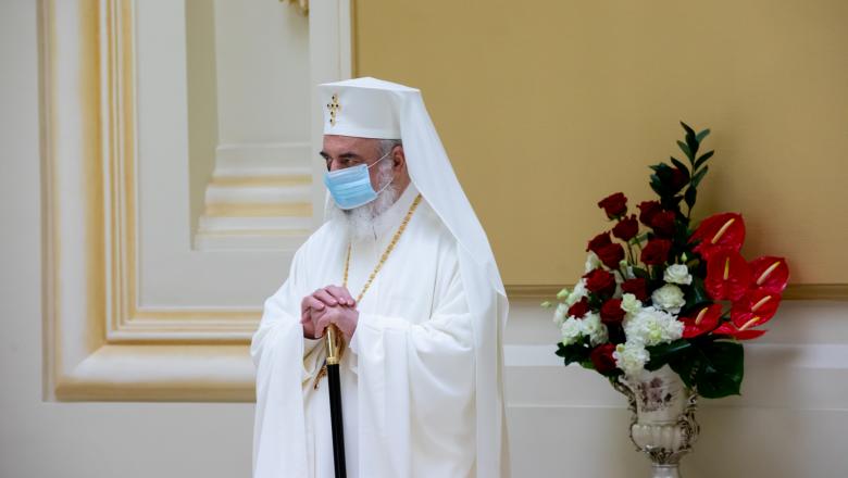 Patriarhul Daniel a purtat mască și a apărut așa pentru prima dată