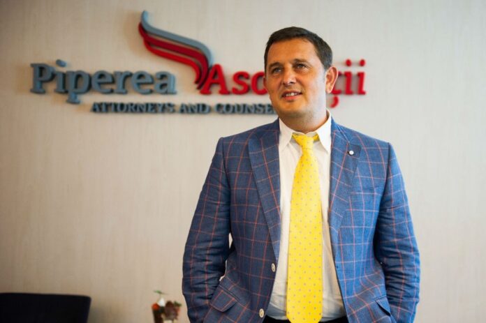 Obligația de a purta mască în public, în aer liber, este ilegală