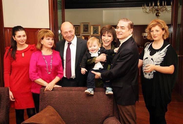 Traian Băsescu, alături de finii săi