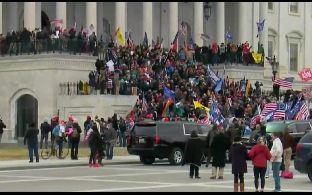 Anarhie la Washington! Prima victimă a protestelor violente a murit/Manifestanții pro-Trump s-au adunat cu steaguri și semne „Stop the Steal”