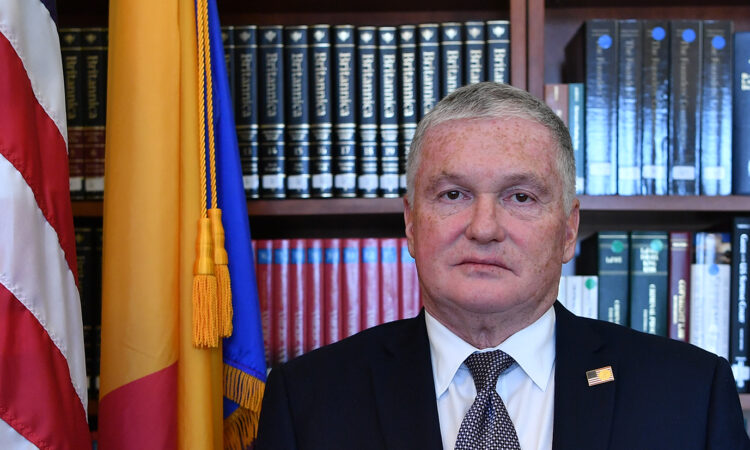 Ambasadorul Adrian Zuckerman pleacă din România
