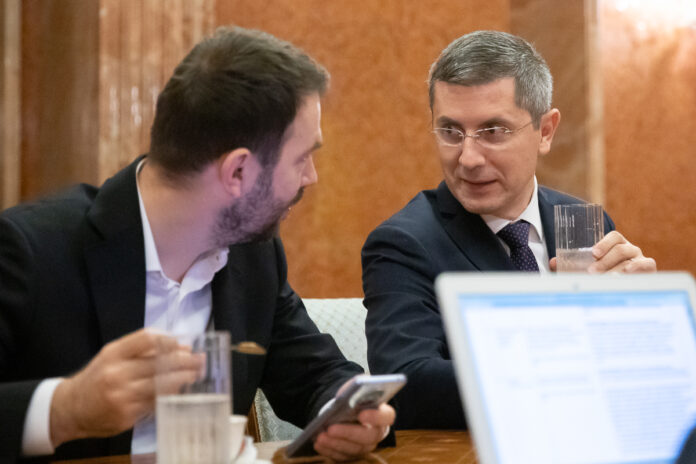 Dan Barna anunţă că membrii Guvernului se vor vaccina săptămâna viitoare