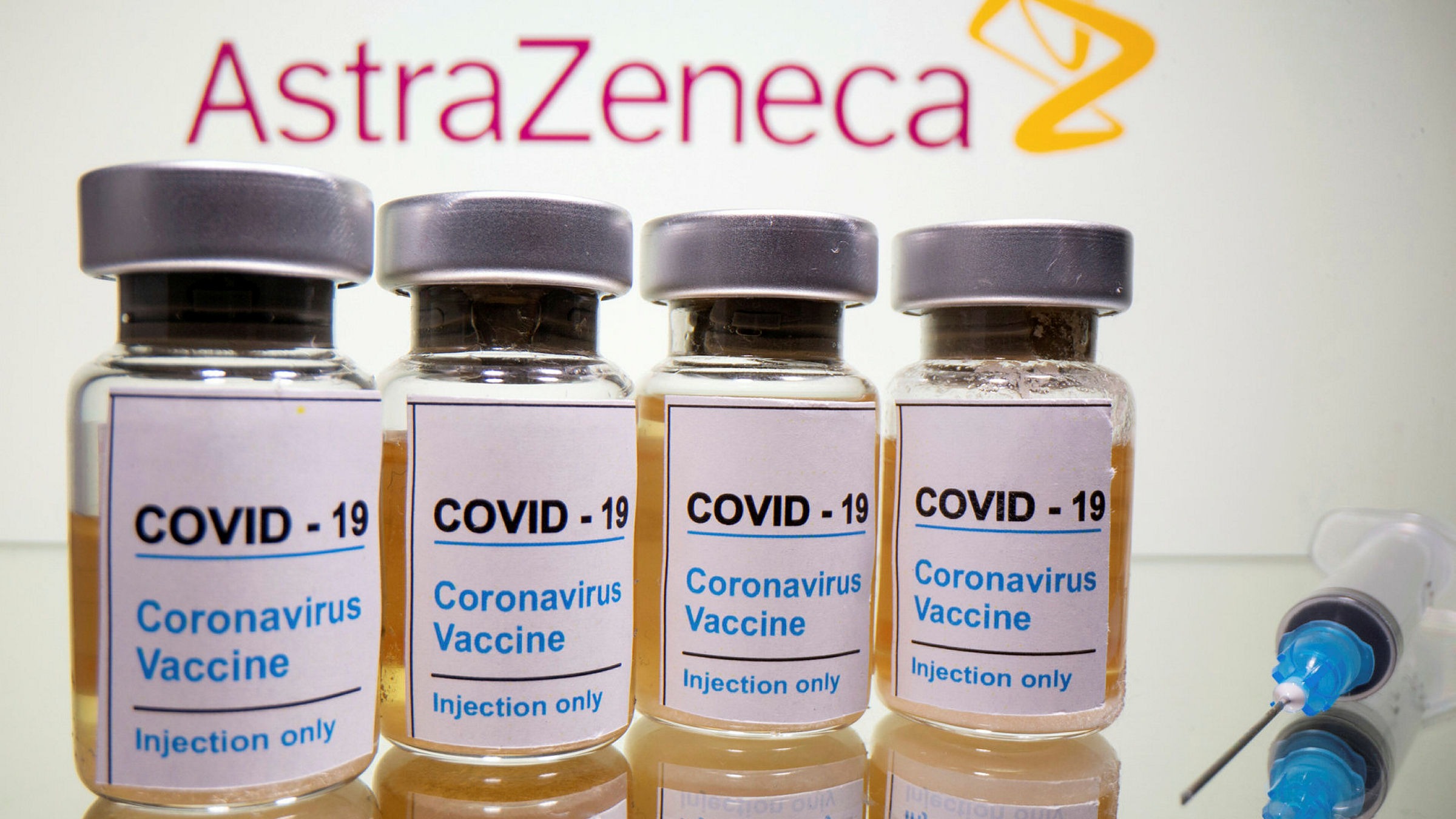 Eficacitatea vaccinului AstraZeneca crește la a doua doză dată mai târziu