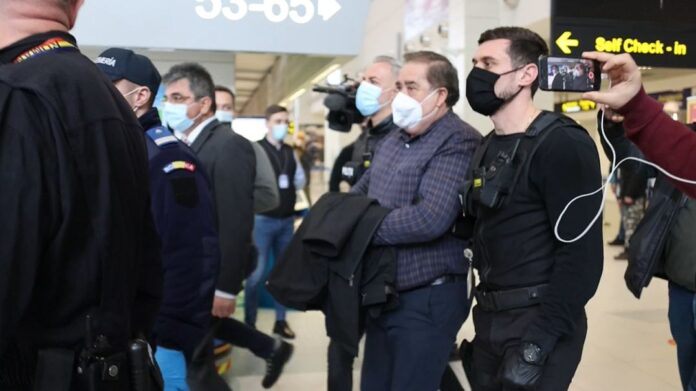 Ioan Niculae a fost preluat de poliție de la aeroport și dus la penitenciar