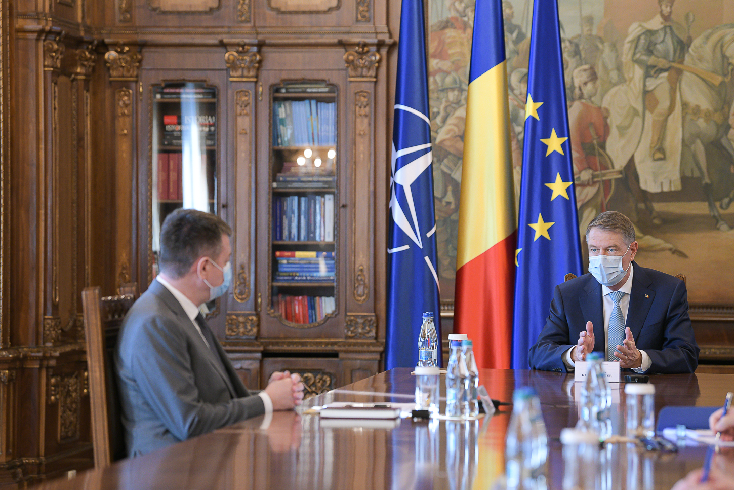 Klaus Iohannis se întâlnește cu premierul și cu alți miniștri, la ora 15. Ședință pe tema redeschiderii școlilor la Cotroceni