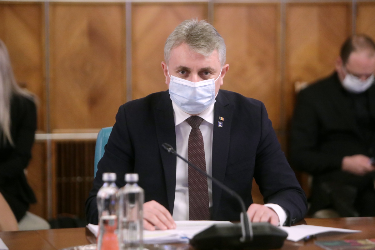 Lucian Bode intervine în scandalul provocat de Voiculescu: Nu este normal să publici liste cu adrese din sistemele de apărare și de informații