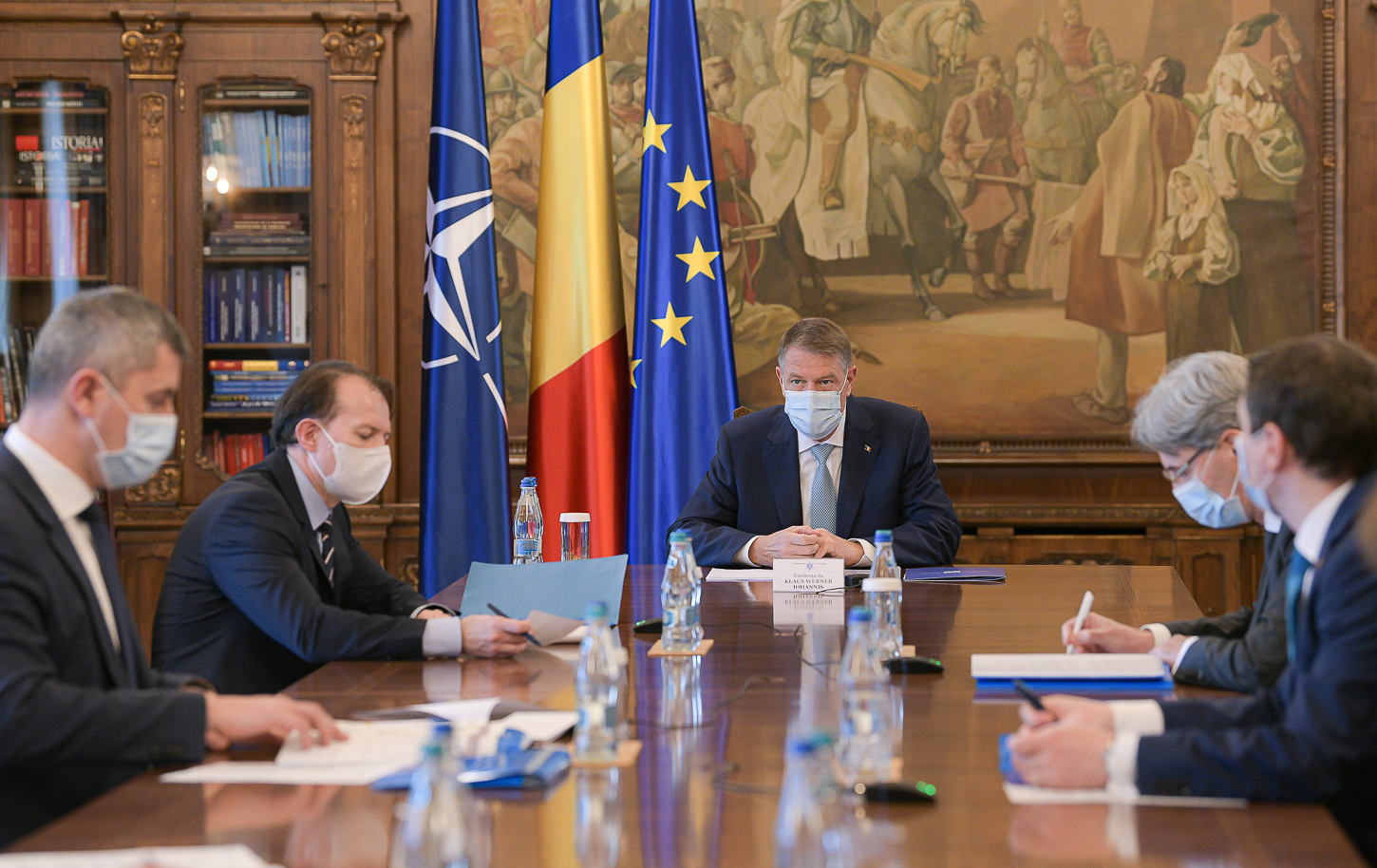 Klaus Iohannis îi cere ministrului Justiției să explice public „de urgență” cum s-a ajuns la clasarea Dosarului 10 august