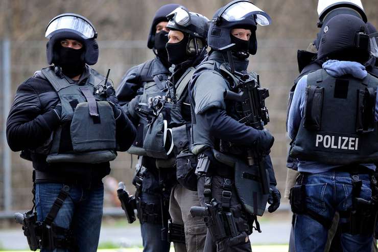 Polițiști acuzați de tortură de la Secția 16 din București