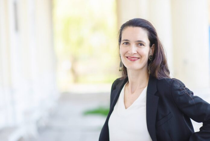 Clotilde Armand anunță că a început eliberarea stâlpilor de cablurile de internet şi tv: „Iată că se poate”