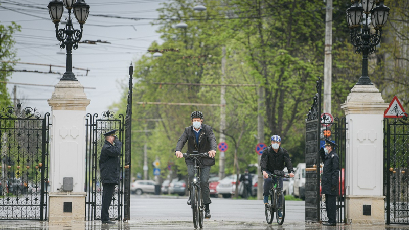 Președintele Iohannis pe bicicletă, în „Vinerea verde”