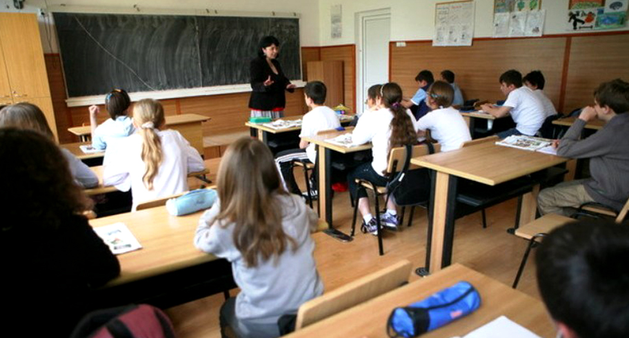 Elevii vin la școală, cu prezență fizică, de miercuri, în București