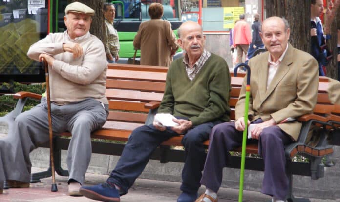 Bani pentru vechime. Persoanele care nu au suficienți ani de muncă
