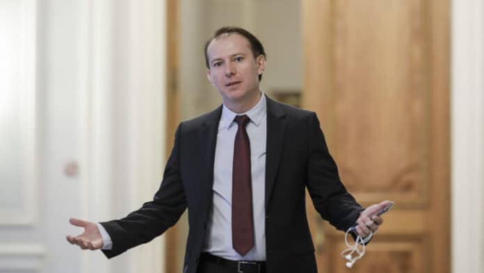 Prețul la benzină va scădea, estimează premierul Florin Cîțu