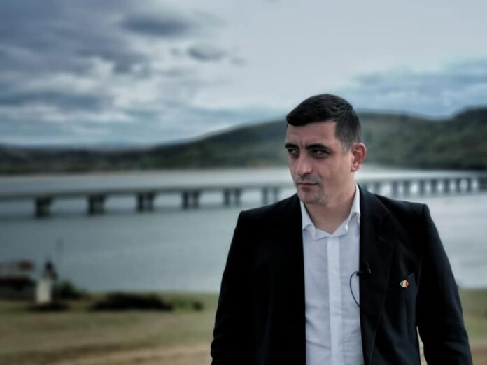 George Simion: Dacă e nevoie ne legăm cu lanţuri în Parlament ca să oprim discriminarea pe bază de vaccinare