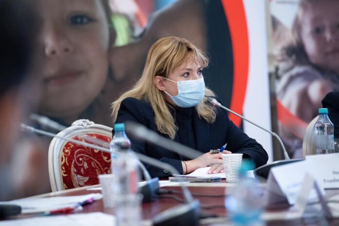 Anca Dragu îi dă replica lui Cîțu: Premierul nu mă poate demite şi asta îl disperă. Probabil a promis cuiva funcția mea