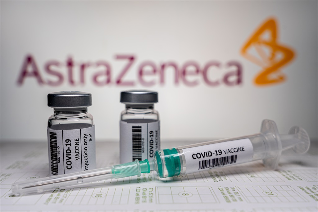 Un efect secundar foarte rar este asociat vaccinului de la AstraZeneca
