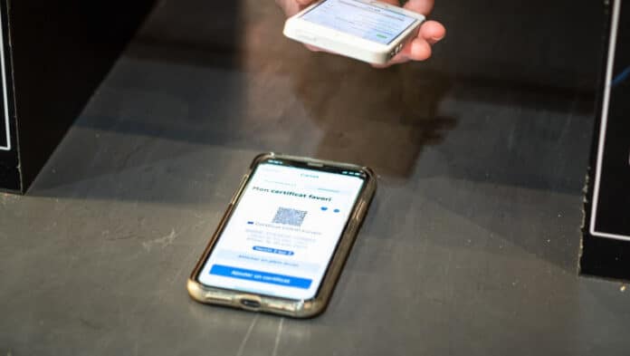 Certificatul verde la restaurant. Certificatul verde prezentat la intrare