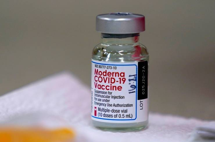 Un vaccin adaptat variantei Omicron ar putea fi lansat de Moderna