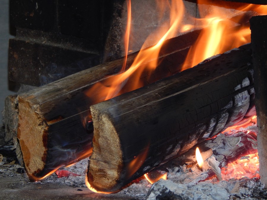 Încălzirea cu lemne va fi mai ieftină, s-a redus TVA-ul