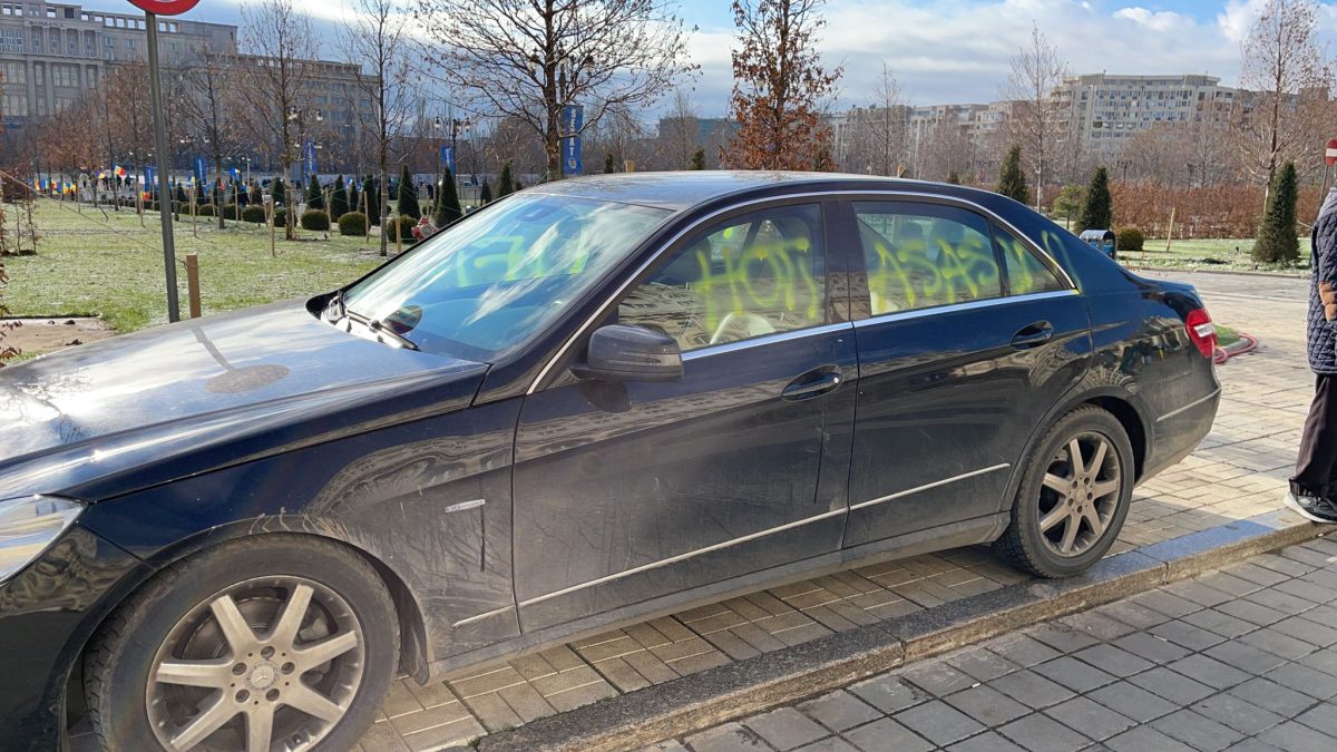 Mașinile vandalizate la protestul AUR s-au concretizat într-un dosar