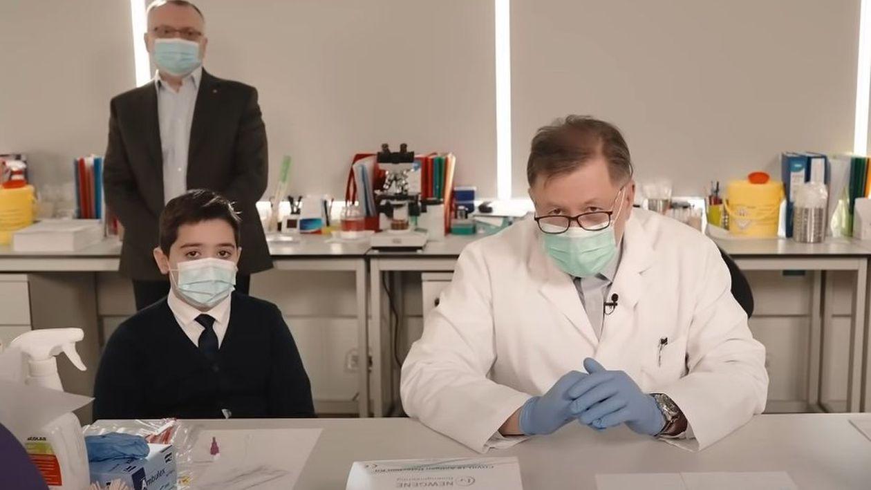 Testarea elevilor începe de joi, cu teste de salivă, la școală sau acasă