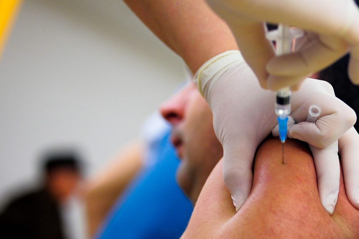 Vaccinarea obligatorie va fi impusă în Polonia angajaților