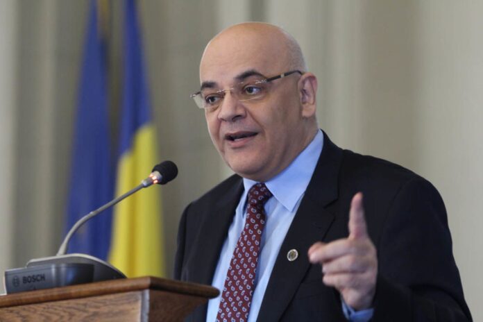 Masca de protecție redevine obligatorie și în exterior, de sâmbătă