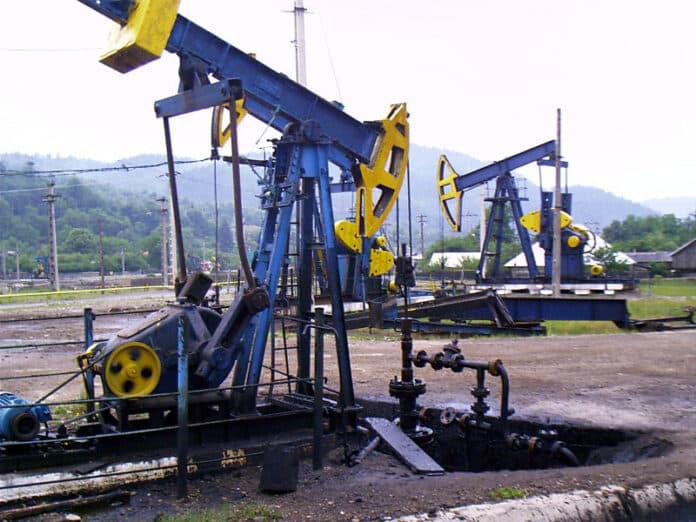 Prețul petrolului a explodat și a ajuns la maximul ultimilor șapte ani