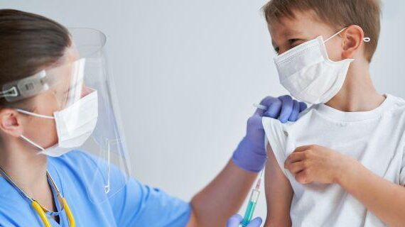 Vaccinarea copiilor între 5-11 ani a început miercuri în România