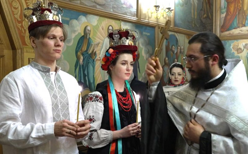 Căsătoriți la Kiev sub bombardamente, în prima zi a invaziei rușilor