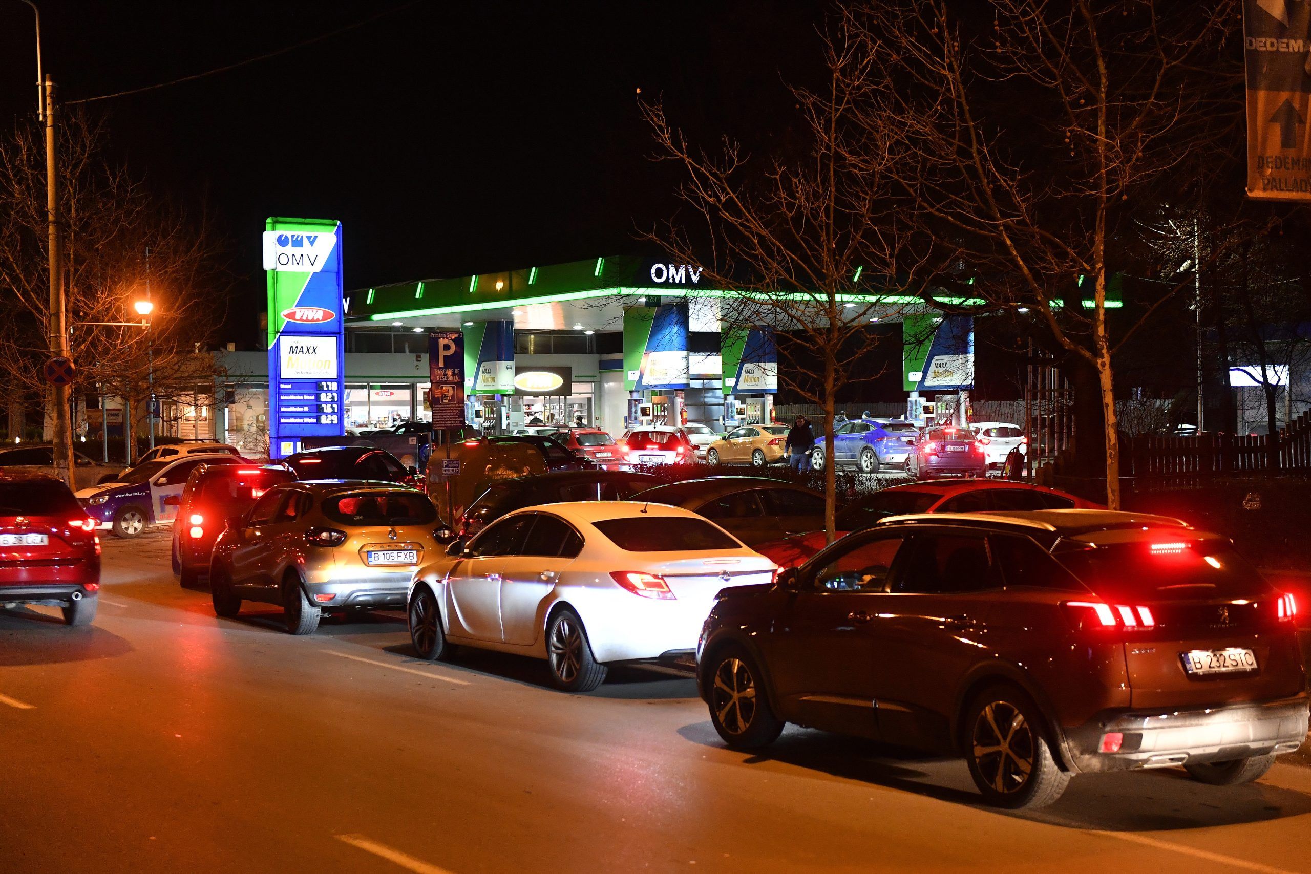 Cât a ajuns să coste benzina în Grecia. Român plecat în vacanță