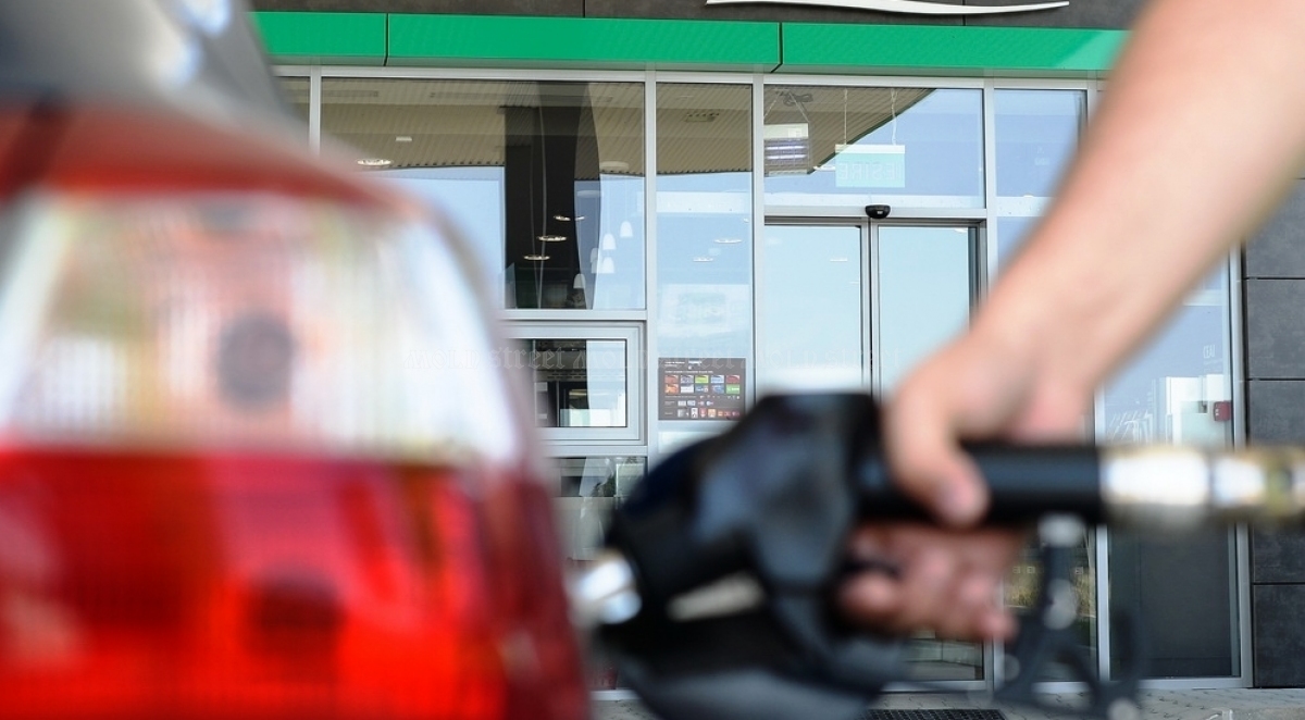 Benzinăriile au fost amendate pentru creșterea artificială a prețului