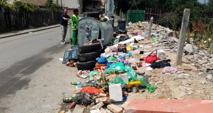 Recompense pentru gunoi oferite de primarul unei localități din Covasna