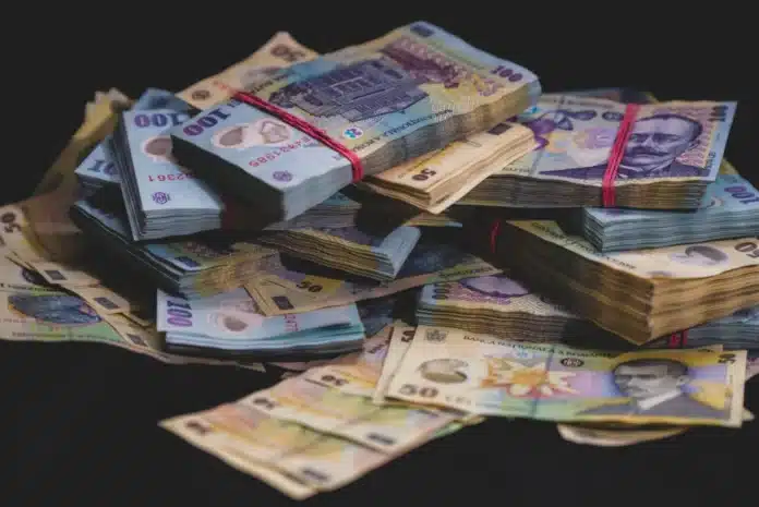 Salariile și sporurile mai mari decât cele ale Președintelui României