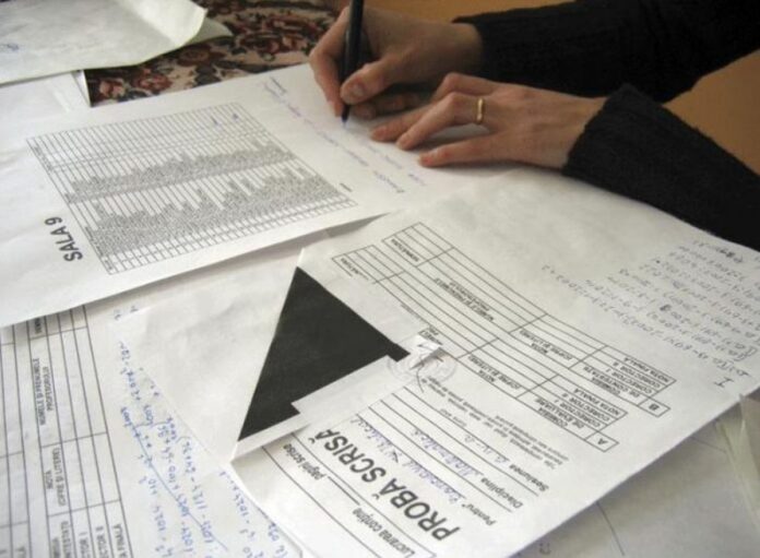 Gafă la Evaluarea Națională în Dolj. Elevii au primit subiecte în maghiară