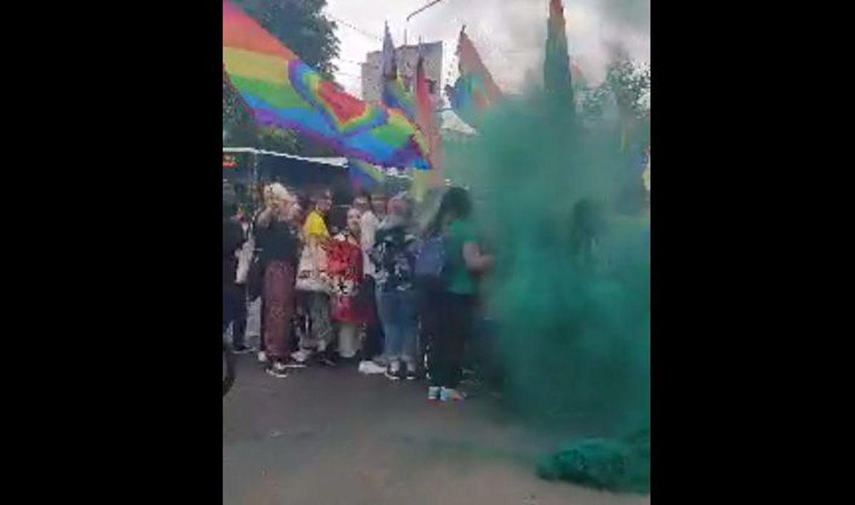 Marșul Iași Pride a fost tulburat de zeci de contramanifestanți