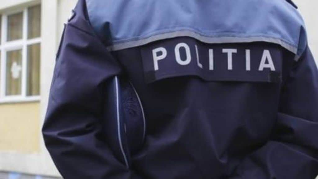 Un polițist a fost prins la furat, într-un magazin din Șelimbăr