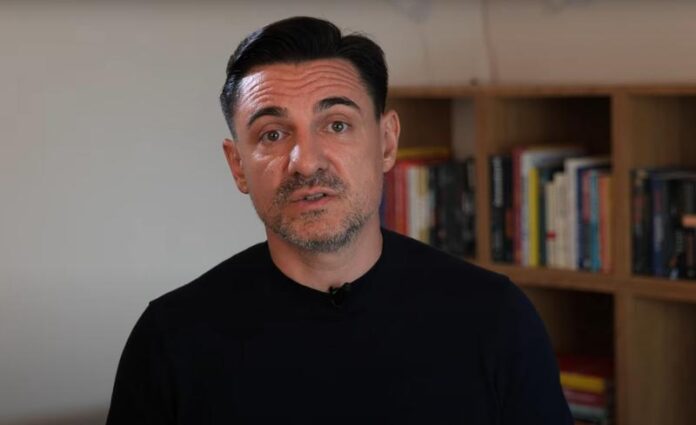 George Buhnici își cere scuze public: „Da, am vorbit ca un mârlan, ca și cum aș fi fost fumat sau cel puțin amețit de băutură. Plătesc scump pentru acest episod”