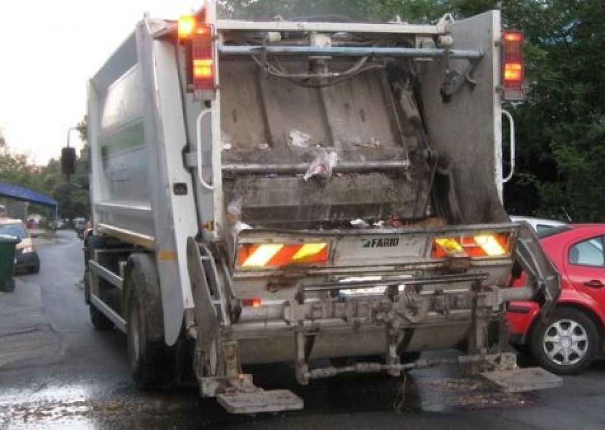 O femeie a murit în mașina de gunoi, la Constanța. Primele concluzii