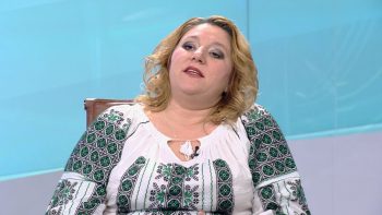 Diana Șoșoacă amenință polițiștii: Dacă n-oi pune eu bâta pe ăștia până la urmă... Până la urmă cred că îmi iau o armă 1 Diana Şoşoacă nu vede cu ochi buni nunta liderului AUR, George Simion