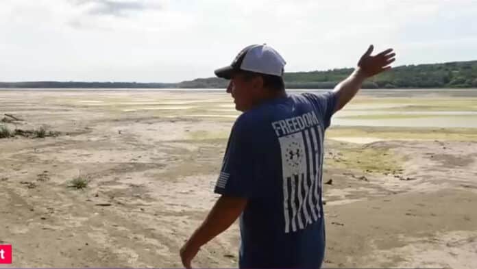 Dunărea a secat din cauza secetei, lângă Zimnicea și se poate trece pe jos