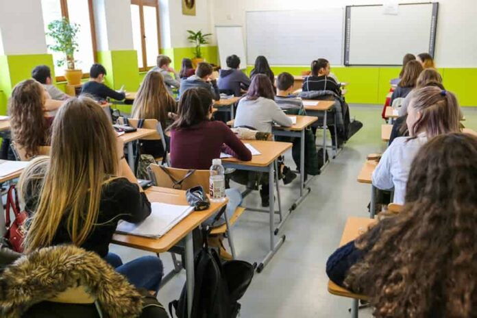 Un profesor de religie a făcut afirmații scandaloase despre femei