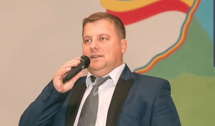 Un deputat iși vinde mașina ca să-și plătească factura de curent