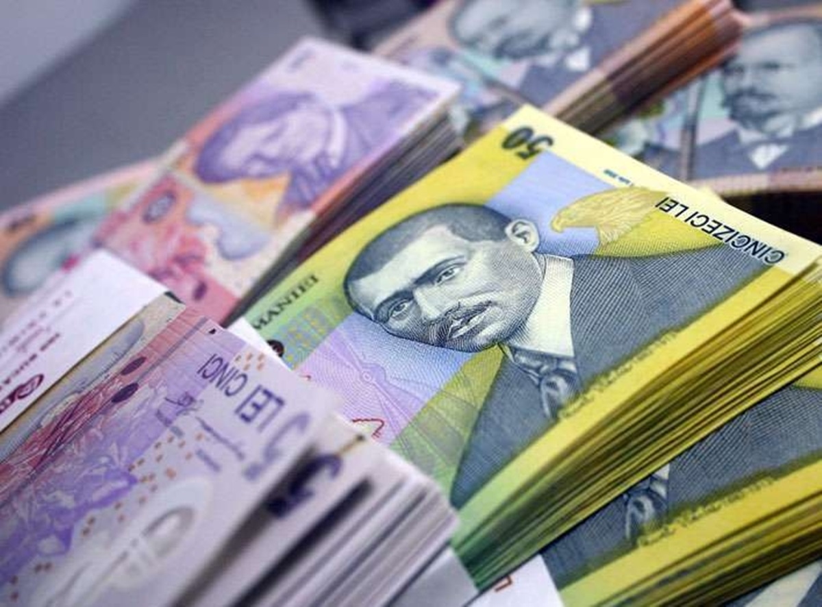 Românii au început să-și pună banii în bancă, în depozite la termen