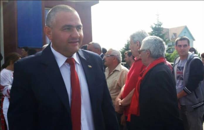 Decorațiunile de Crăciun au fost încurcate cu cele de Paște într-un oraș