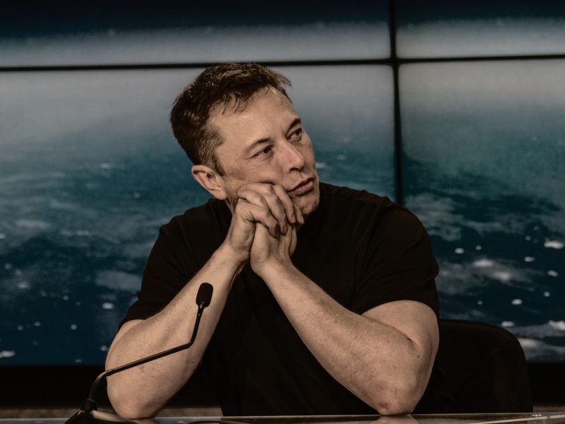 Scăderea averii lui Elon Musk a devenit istorică. Acesta este primul om care pierde 200 de miliarde de dolari
